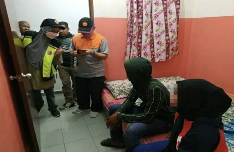Tiga Lelaki & Seorang Gadis Tingkatan Tiga Dicekup Dalam Bilik Motel