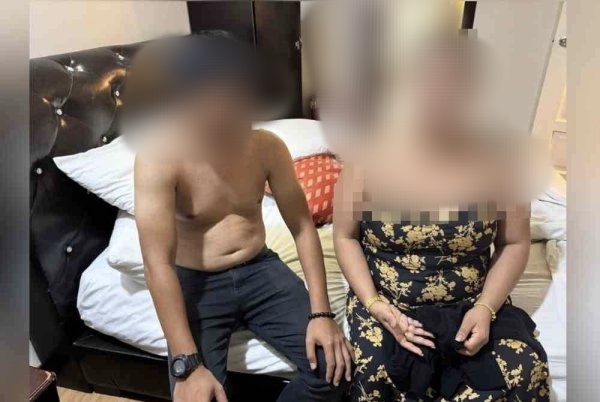 Nenek Tua Ditangkap Berduaan Dengan Lelaki Dalam Kontena Ditemani Cucunya Yang OKU