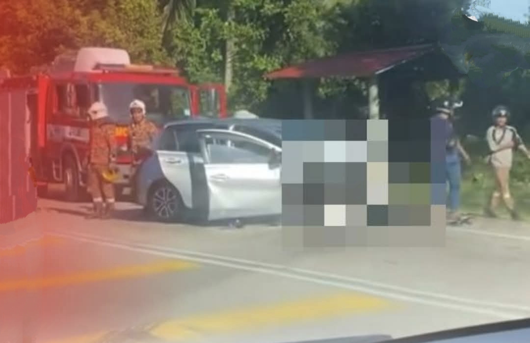 Myvi Bertembung Lori, Gadis Tiada Seluar Minta Kain Tutup
