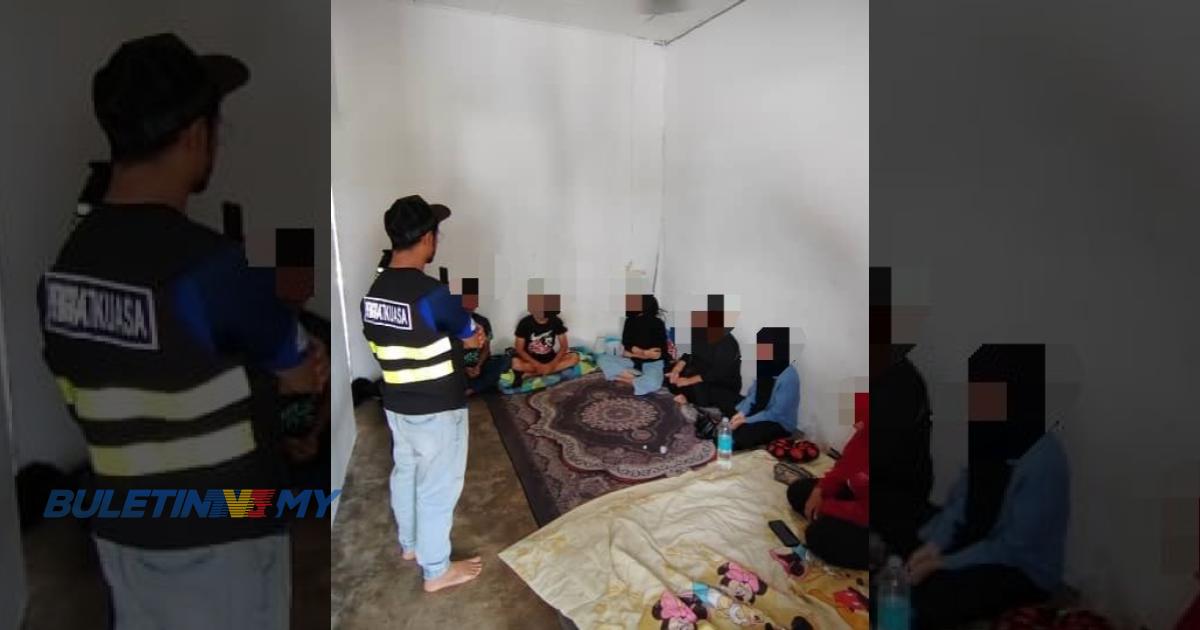 Pelajar Perempuan Tingkatan Dua Ditahan Sedang Bermain Dengan Lelaki