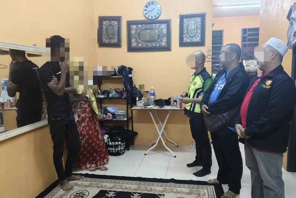 Isteri Influencer Terkenal Kantoi Tak Berpakaian Bersama Lelaki Asing