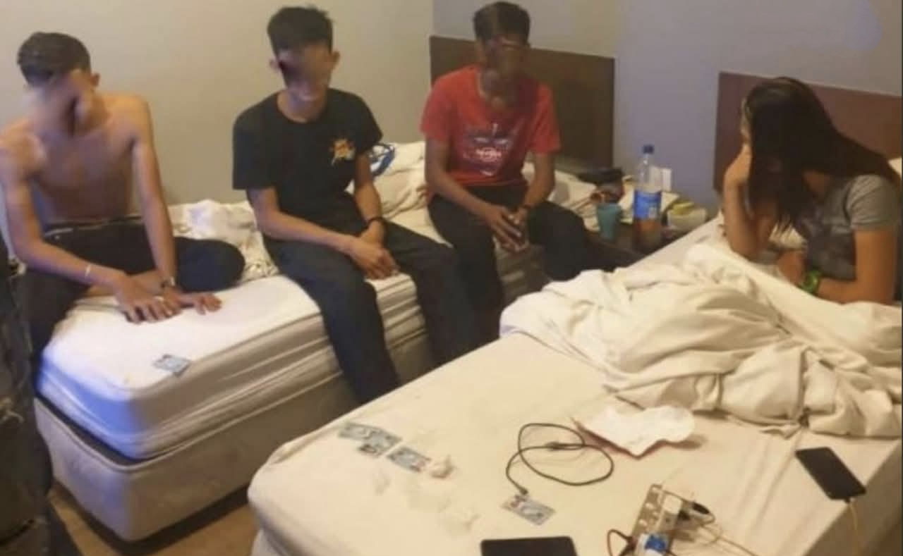 Tergerak Hati Nak Tengok Anak Sakit, Suami Menangis Lihat Isteri Tidak Berpakaian Dengan 3 Lelaki