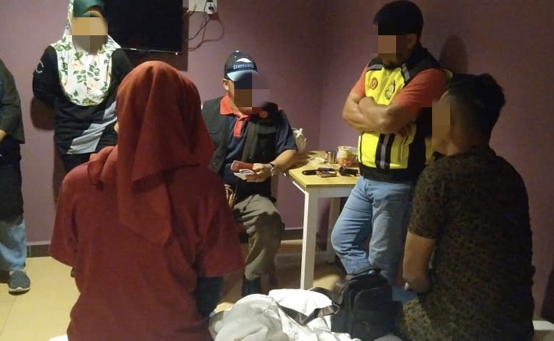 Guru Besar Dan Cikgu Sejarah Ditangkap Tidak Berpakaian Dalam Bilik